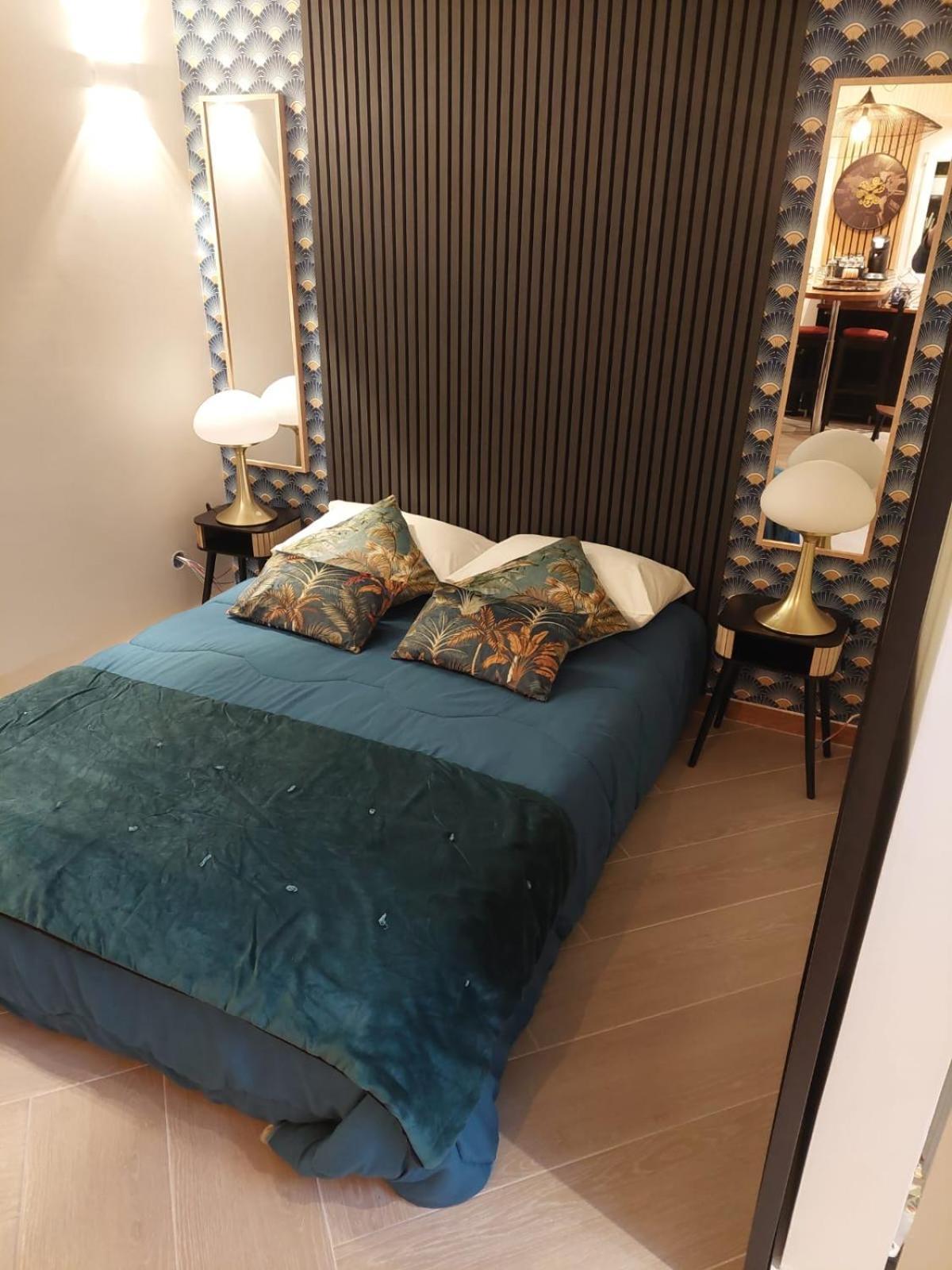 Paris-Julesverne-Bienvenue-Terrasse-Netflix Pantin Ngoại thất bức ảnh