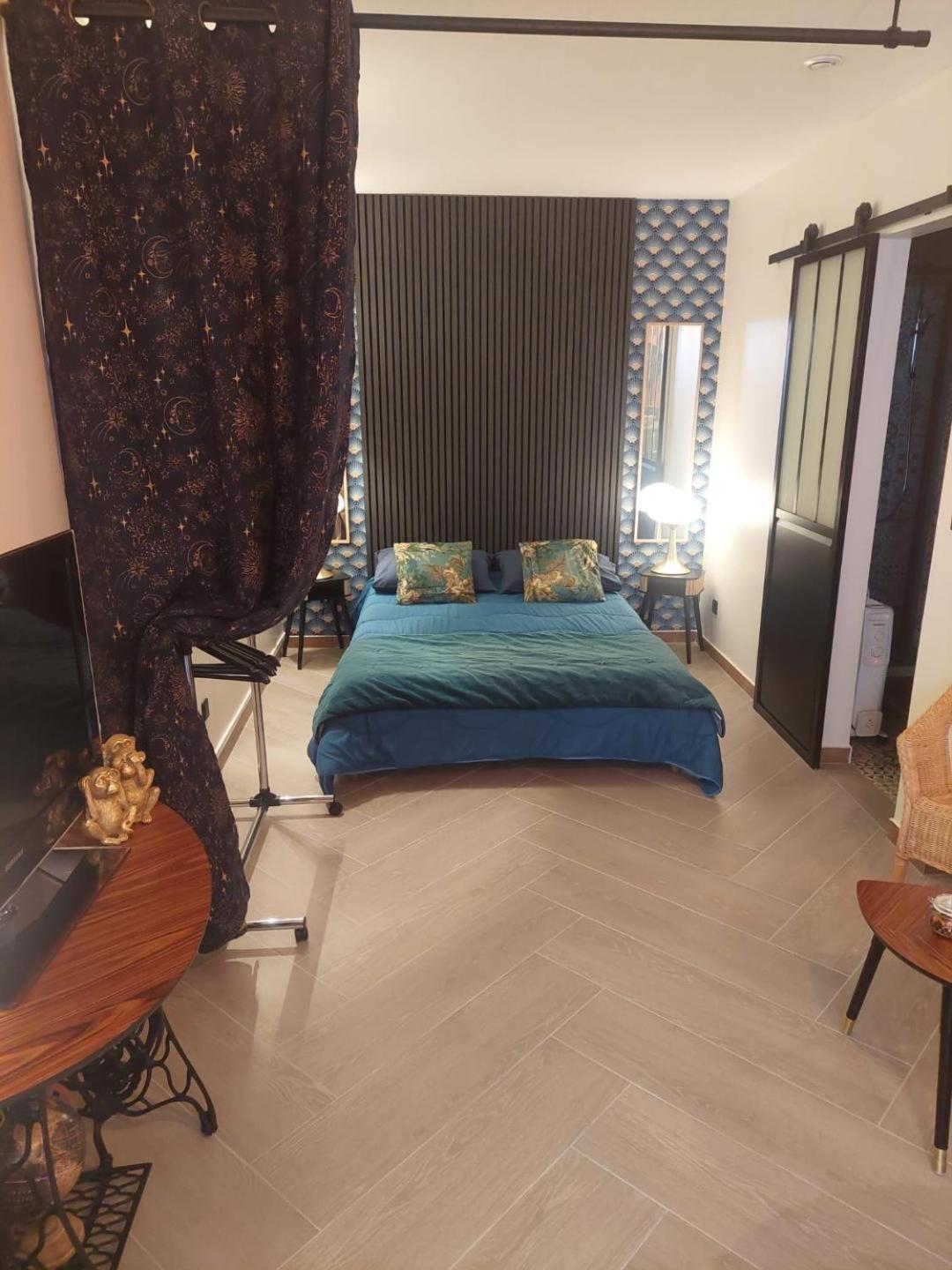 Paris-Julesverne-Bienvenue-Terrasse-Netflix Pantin Ngoại thất bức ảnh